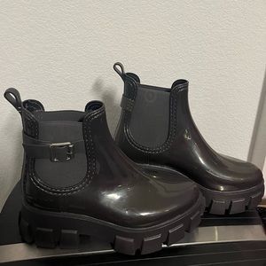 EUC Short Rainboots